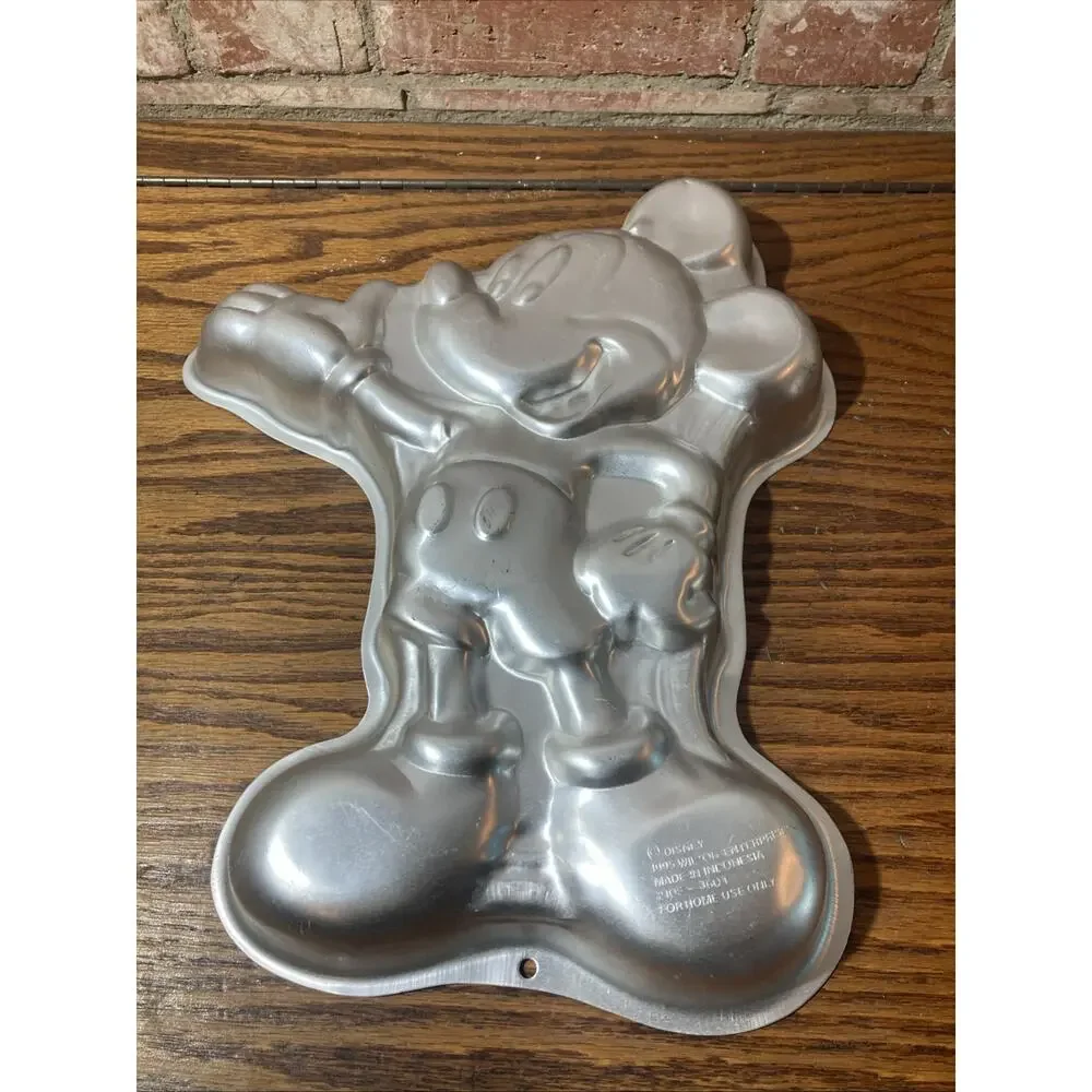 Vintage 1995 Mickey Mouse Baking Cake Pan